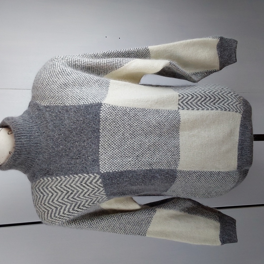 Erika |Gray & Ivory Silk / Angora Sweater Checker Print SOFT Neutral Lux Sz.M